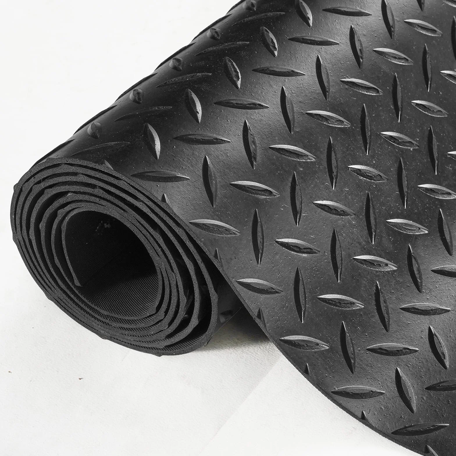 VEVOR Gumowa mata podłogowa z diamentową płytą 3 mm x 1,2 m x 4,6 m SBR czarna do garażu