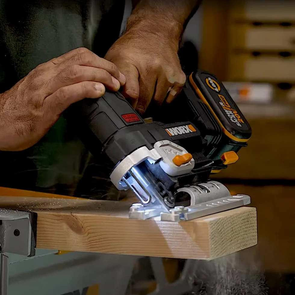 WORX Nitro WX542 akumulatorowa wyrzynarka wahadłowa 20 V silnik bezszczotkowy z adapterem ssącym