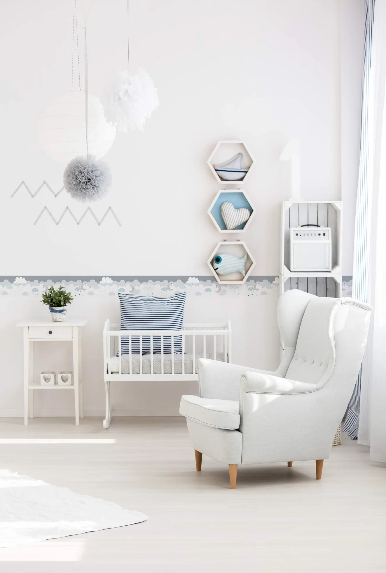 A.S. Création Dreamy Sky selbstklebende Wandbordüre mit Wolken für Baby- und Kinderzimmer, weiß hellgrau hellblau