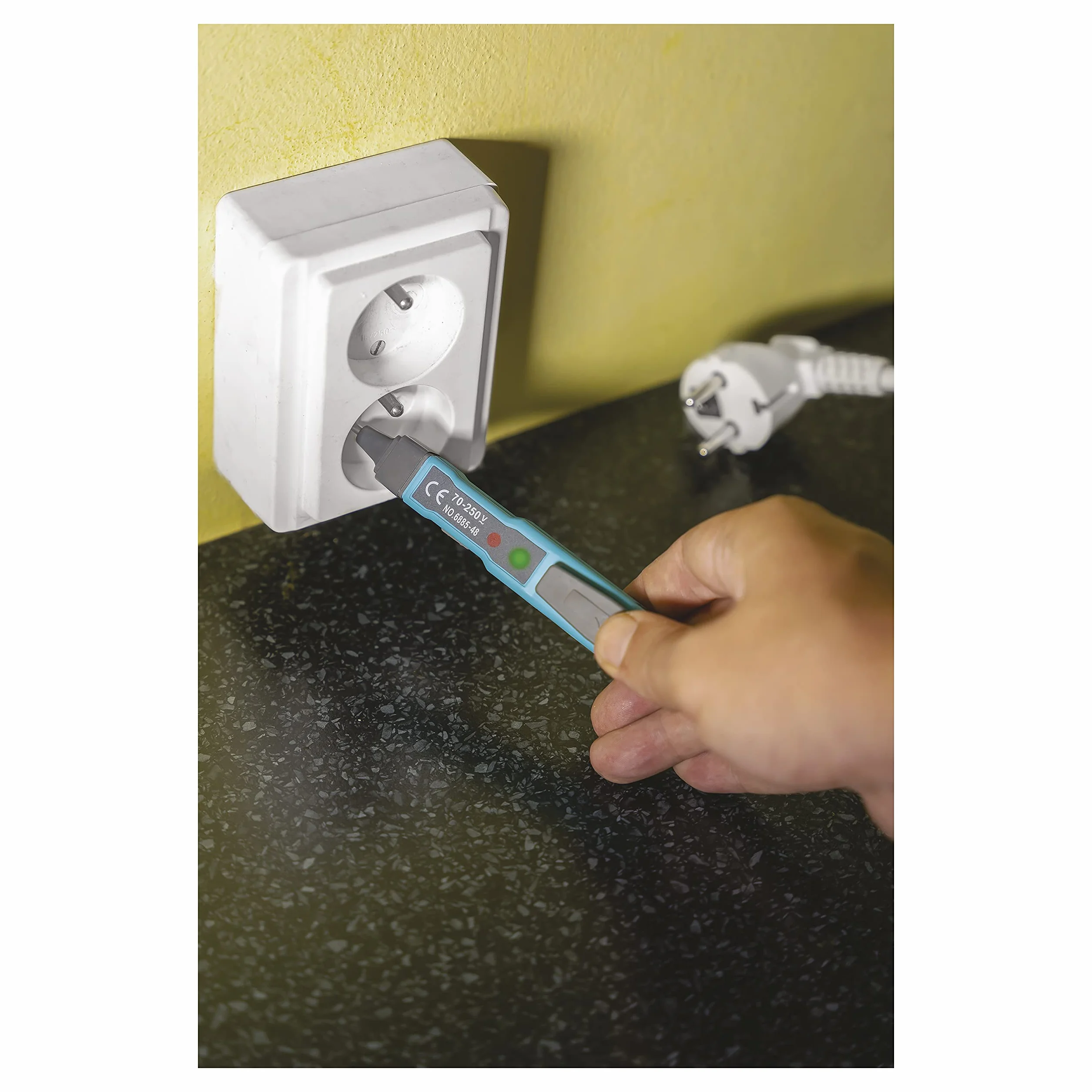 EMOS M0048 bezdotykowy tester napięcia, mini tester napięcia ze wskaźnikiem polaryzacji, 0 V-250 V/AC/DC/baterie w zestawie