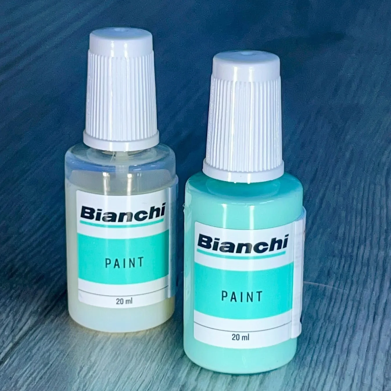 White - Farba do retuszu Paint Touch Up, Kolor CK16 Celeste Fluo Polerowane, 12 ml, kod C8810005