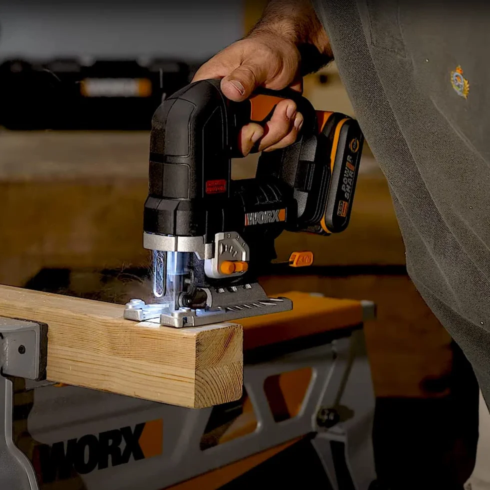 WORX Nitro WX542 akumulatorowa wyrzynarka wahadłowa 20 V silnik bezszczotkowy z adapterem ssącym