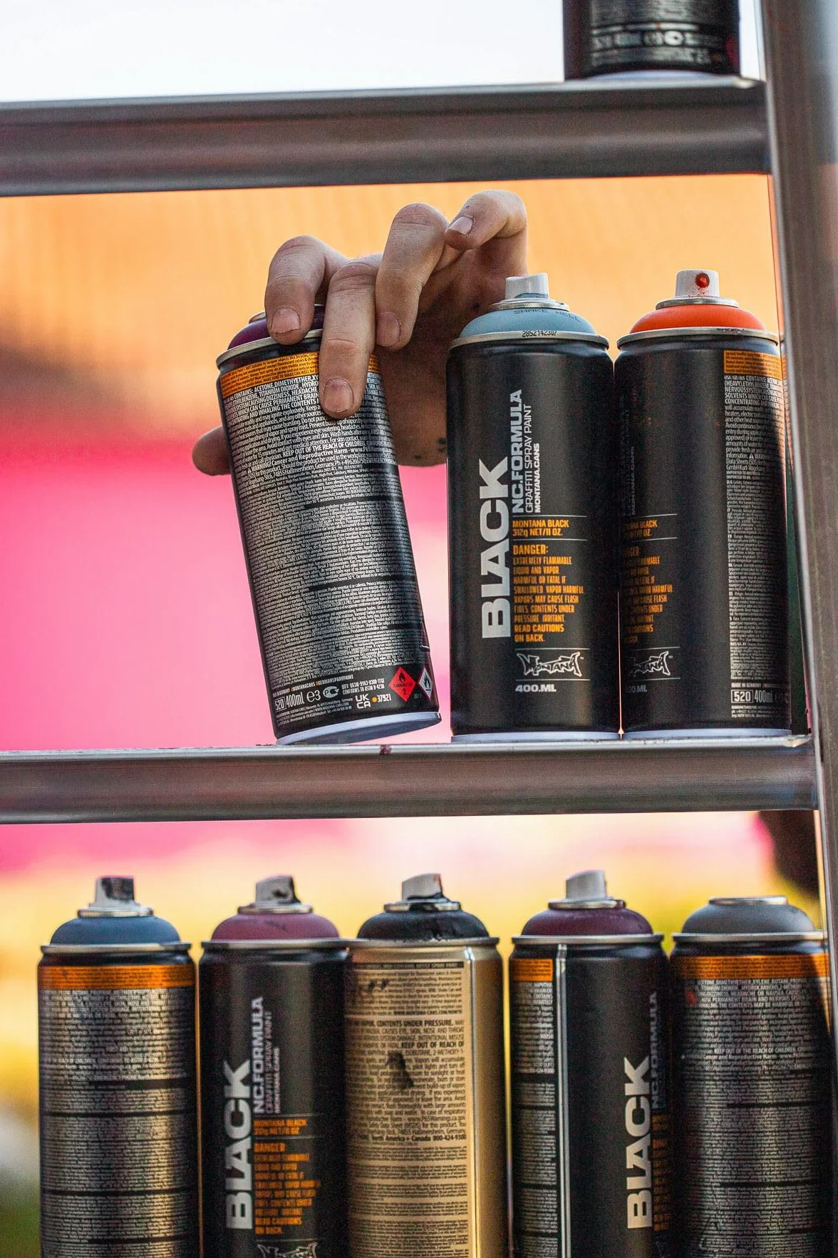 Montana Black 400 ml farba w sprayu zestaw 12 sztuk + 6 głowic natryskowych graffiti
