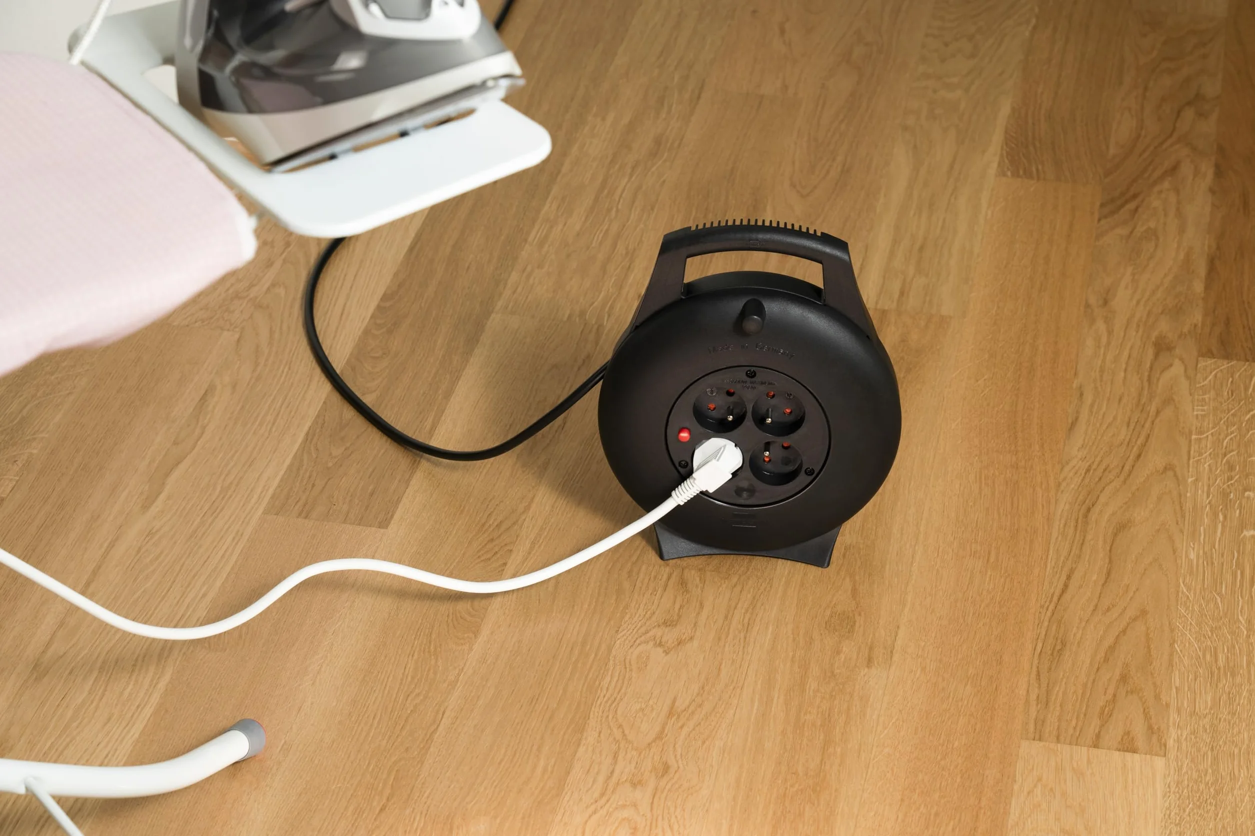 Brennenstuhl Vario Line przedłużacz bębnowy 10 m 4 gniazda czarny Made in Germany