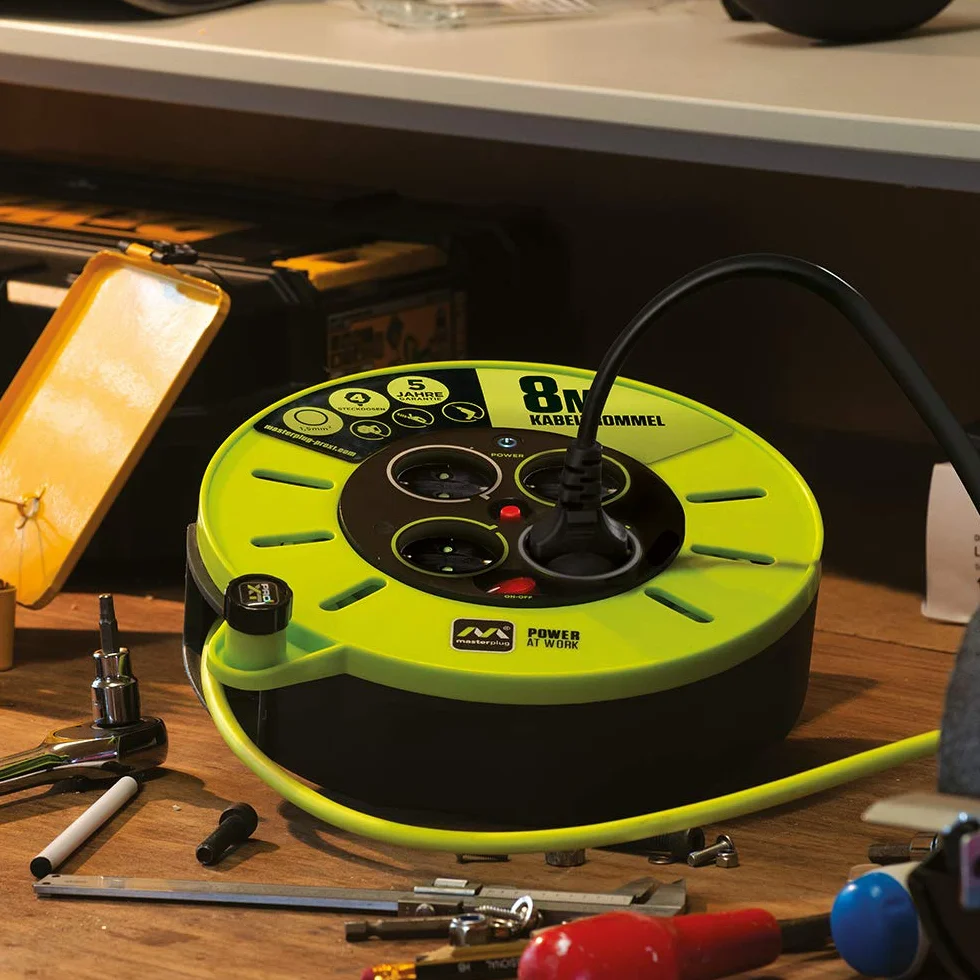 Masterplug ProXT Bęben Kablowy 8 m Przedłużacz 4 Gniazda Zabezpieczenie Przegrzaniem Ergonomiczna Korba
