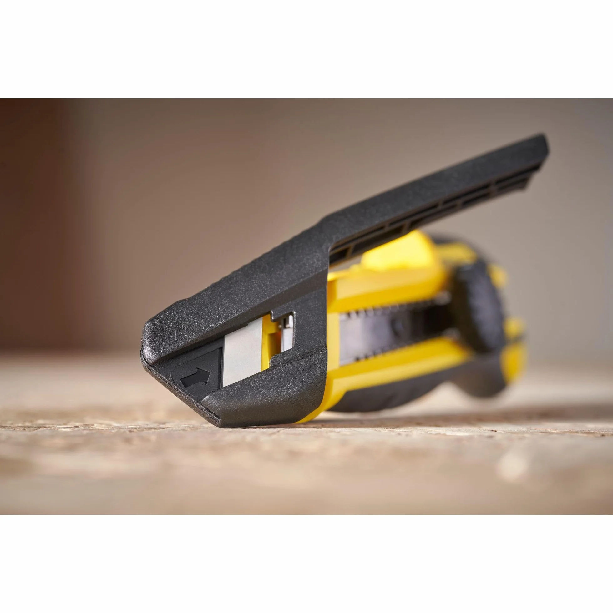 STANLEY Nóż do cięcia 18 mm STHT10500-0