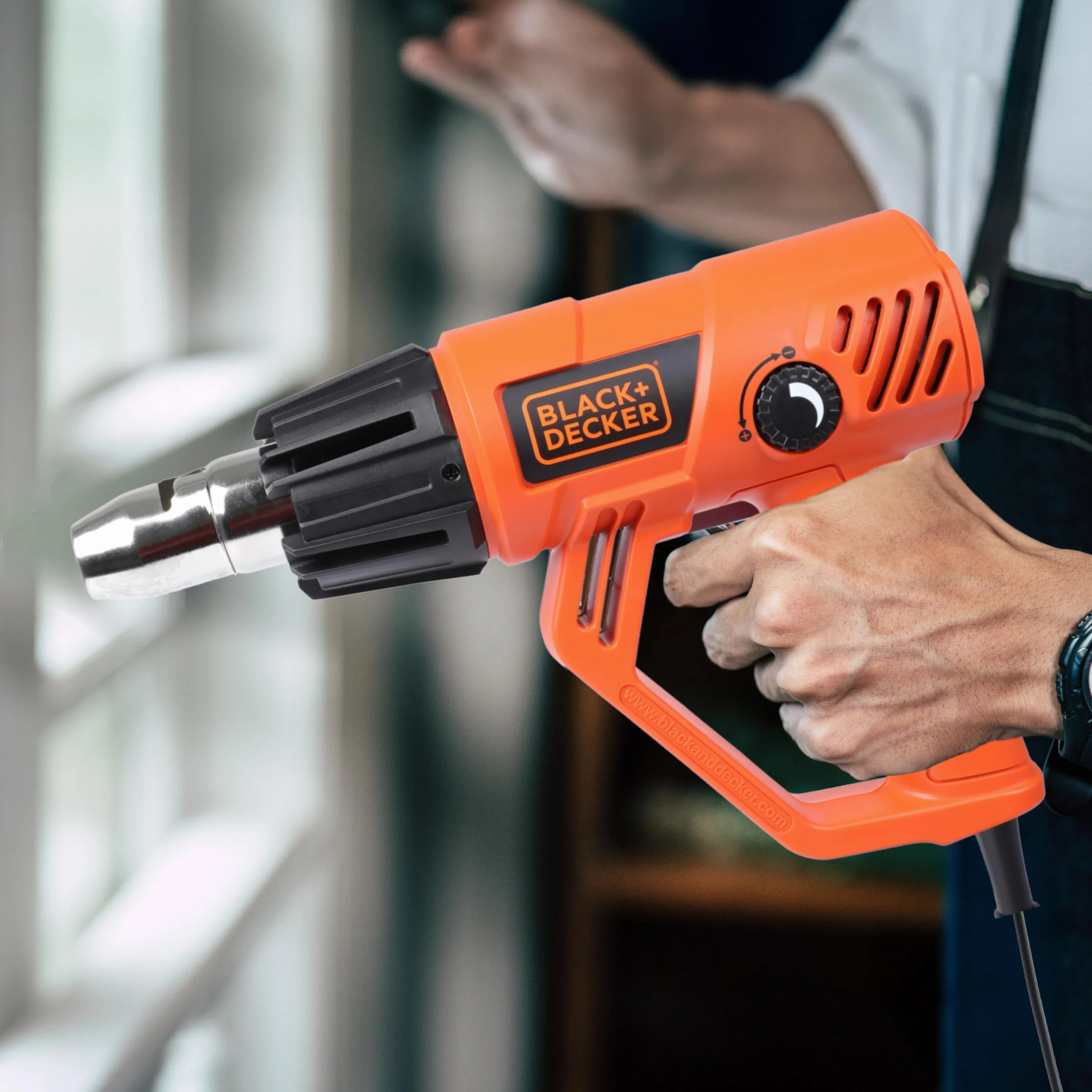BLACK & DECKER Wytrzymały Decapador térmico 2000W, temperatura 50-450/90-600°C, 5 akcesoriów