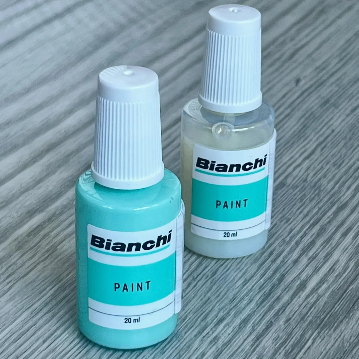 White - Farba do retuszu Paint Touch Up, Kolor CK16 Celeste Fluo Polerowane, 12 ml, kod C8810005