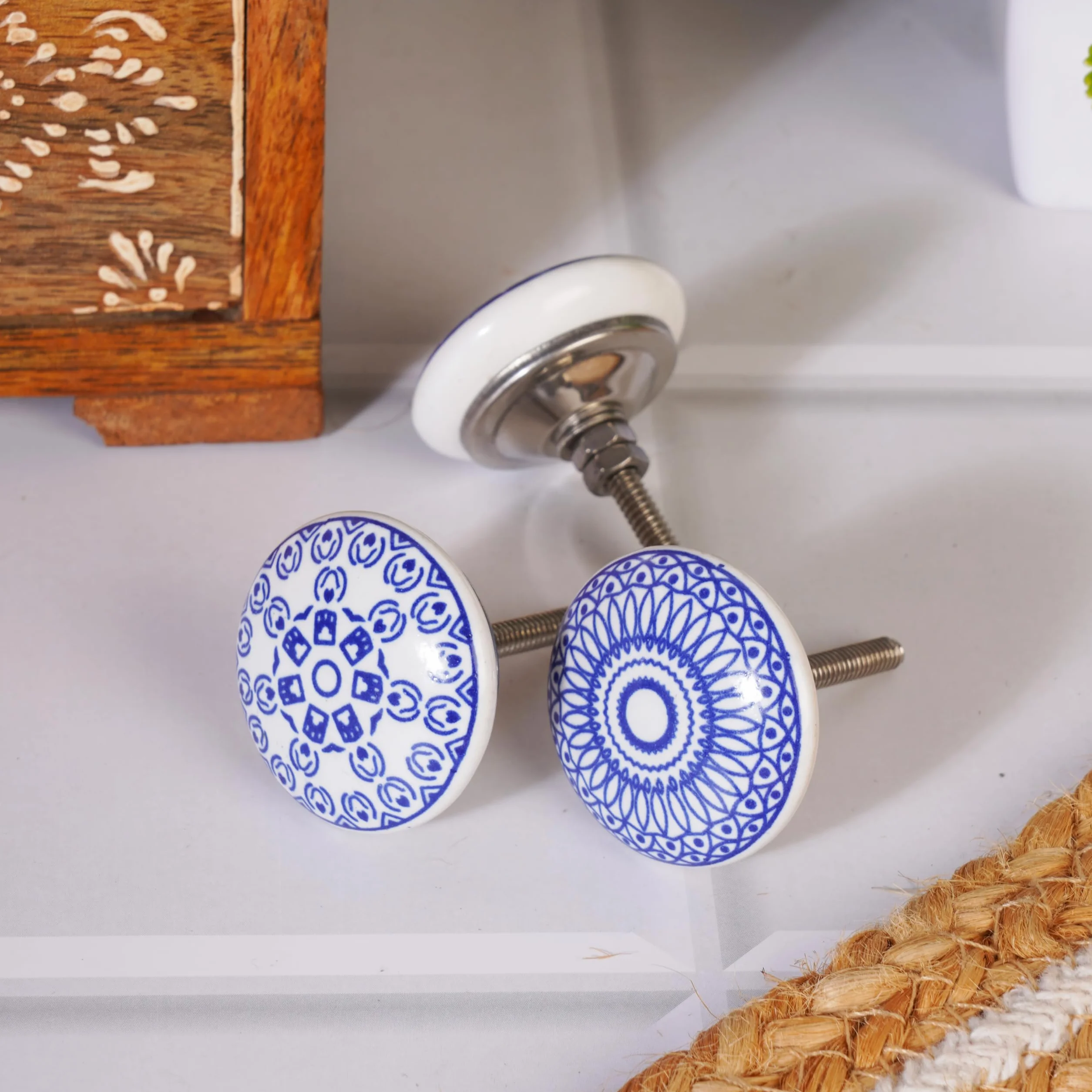 Ajuny Zestaw 10 ceramicznych gałek niebiesko-białych z nadrukiem do szafy