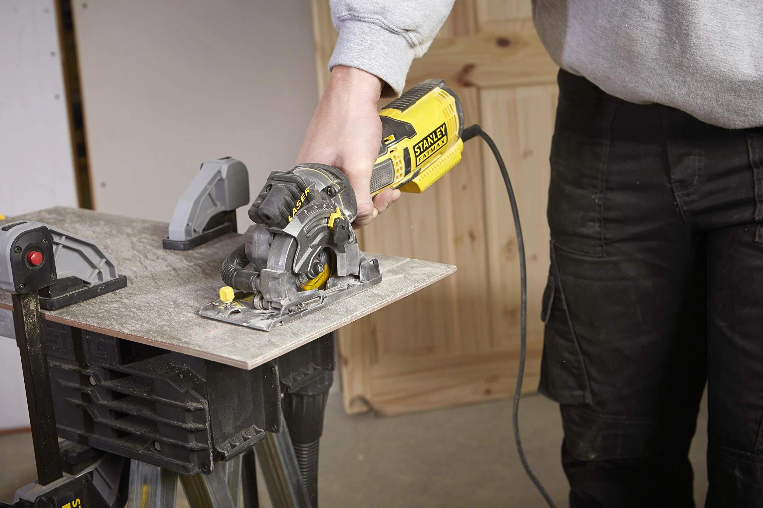 Stanley FatMax FME380K kompaktowa ręczna pilarka tarczowa 650 W, metalowa przekładnia, laser, ogranicznik równoległy, zestaw z walizką