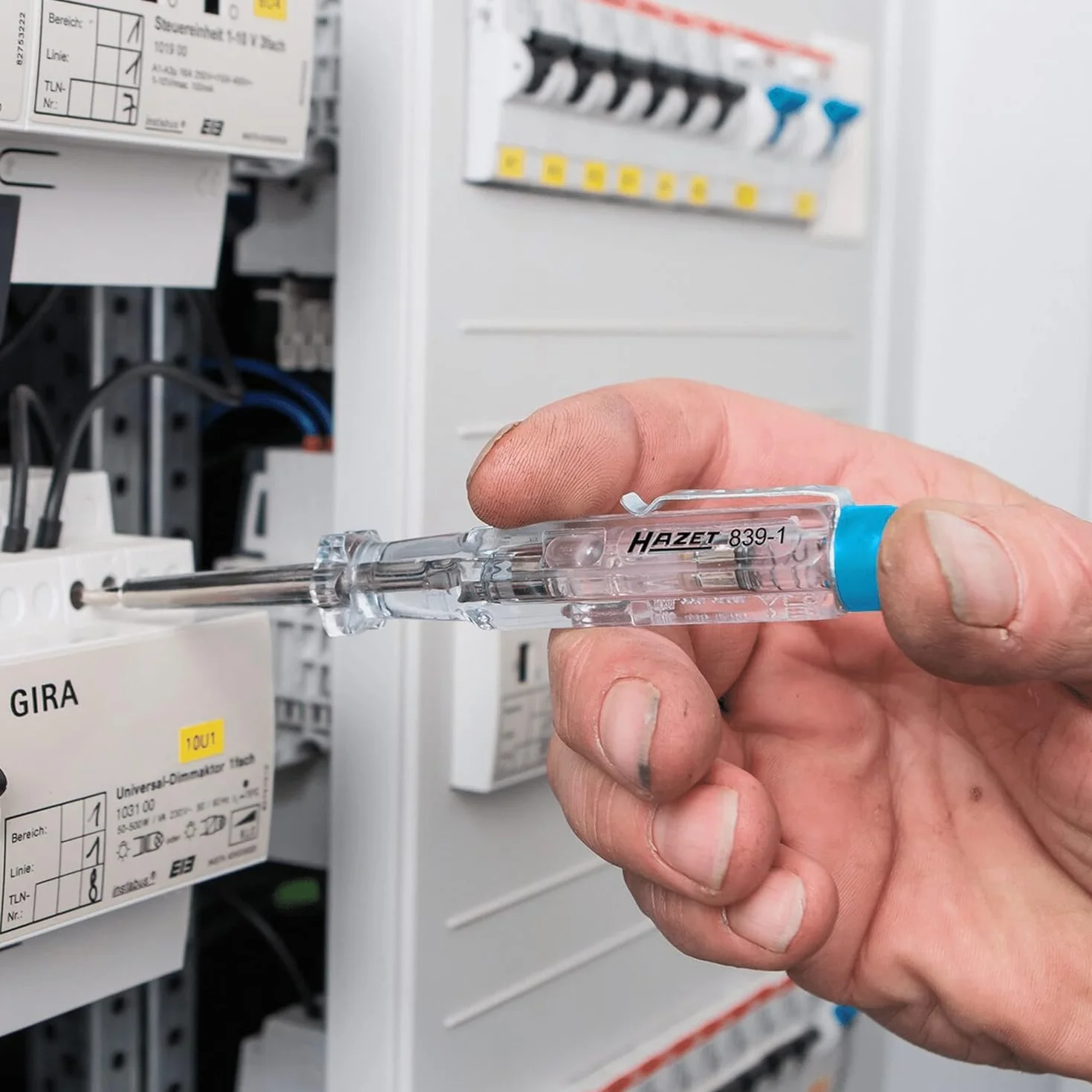 HAZET 839-1 I 220-250 V, tester prądu z wkrętakiem płaskim do gniazd wtykowych, gniazd budowlanych i zacisków lustrzanych, szerokość między płaskownikami 0,5 x 2,8 mm