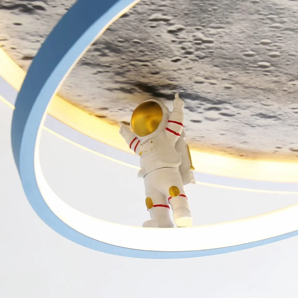 Lampa sufitowa LED nowoczesna ściemnialna z pilotem księżyc astronauta design metalowy żyrandol