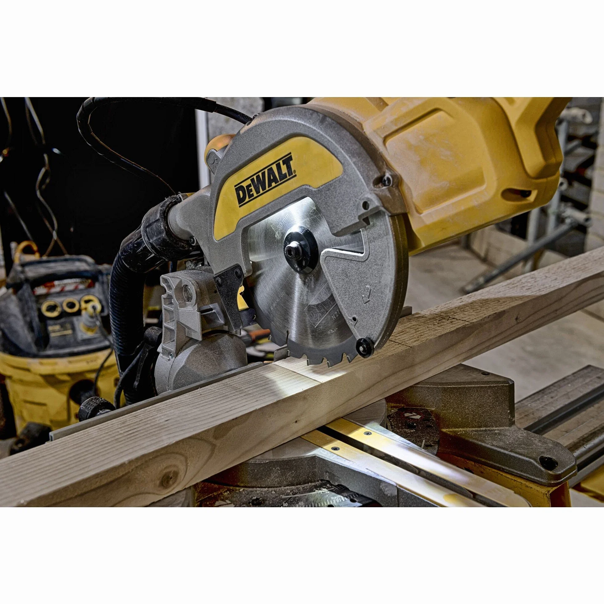 DEWALT Ingletadora telescópica 1800W ø216mm XPS