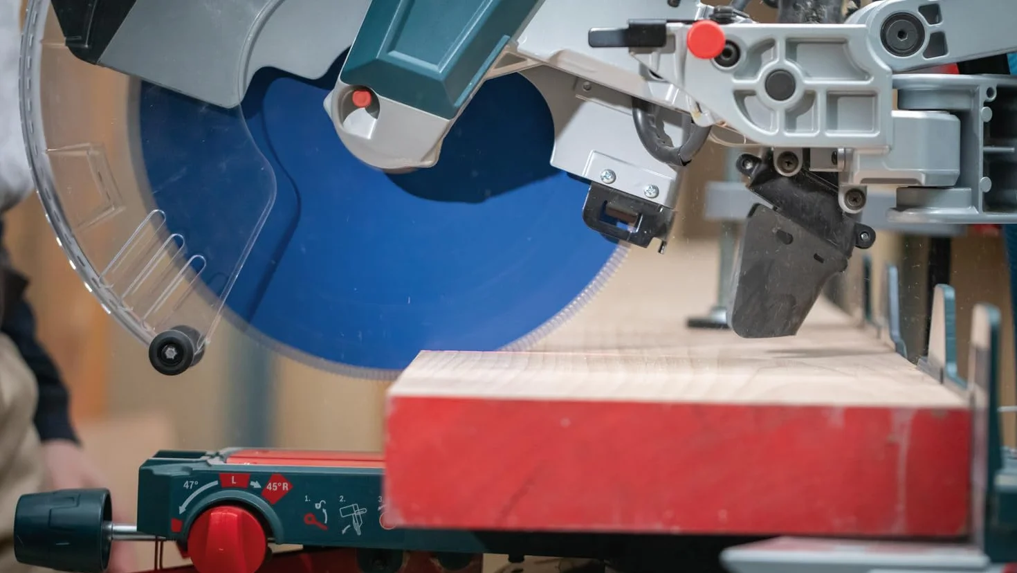 Bosch EXPERT Wood Tarcza pilarska do przewodowych ukośnic Ø mm Professional