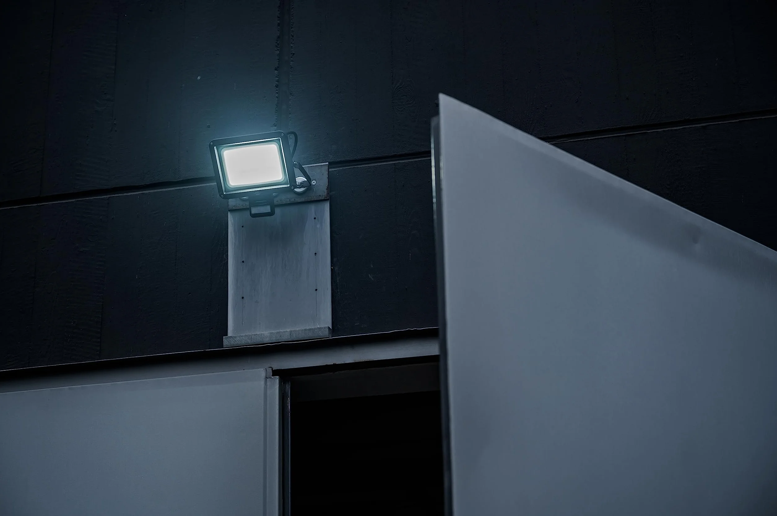 Brennenstuhl naświetlacz LED JARO 7060 P 50W 5800lm 6500K IP65 z czujnikiem ruchu