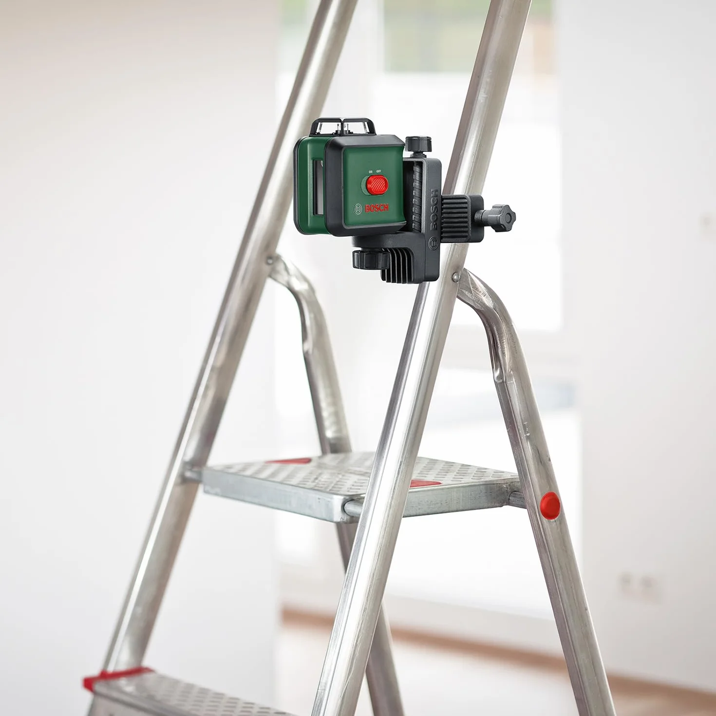 Bosch UniversalLevel 360 Laser krzyżowy ze statywem i uchwytem MM 3