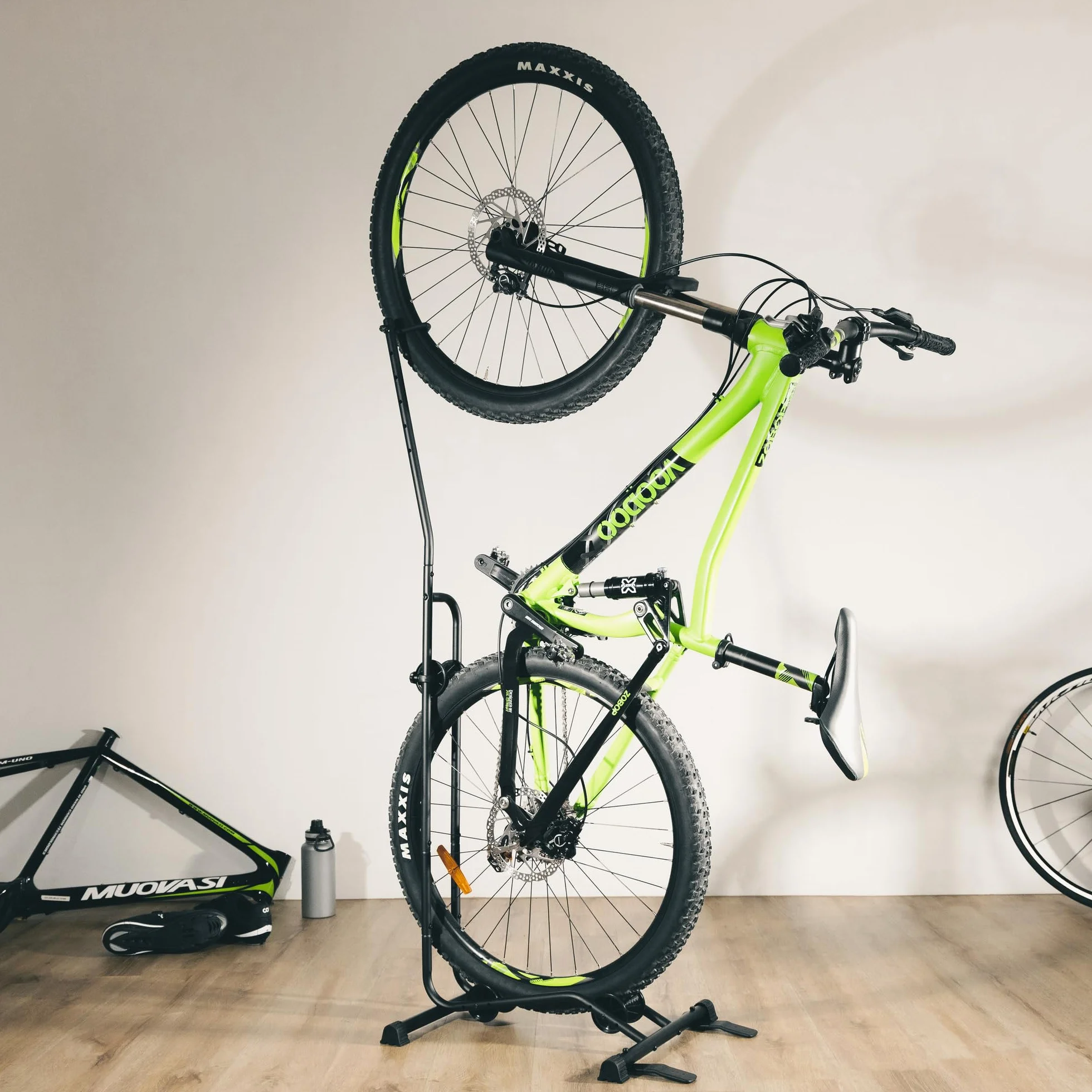 CyclingDeal Pionowy stojak rowerowy regulowany do przechowywania rowerów szosowych MTB