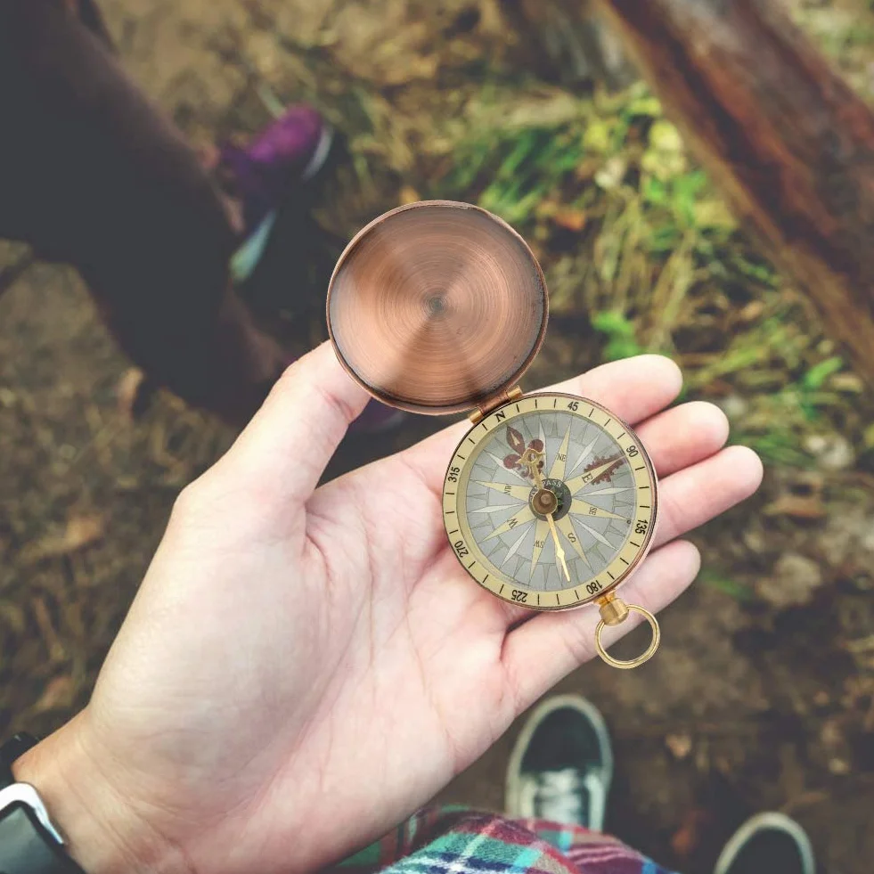 Przeno?ny Vintage Retro kompas Metalowa miedziana klapka Kompas Zegarek kieszonkowy Kompas na Camping piesze wycieczki ?odzi? (kompas)