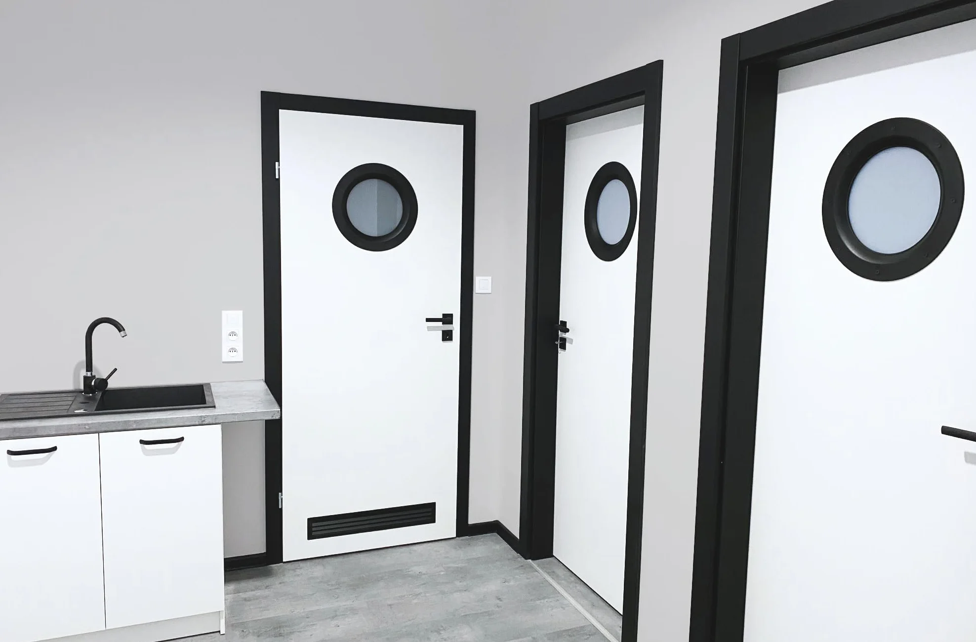 MLS B4000 Bulaj do Drzwi z Aluminium, Szkło VSG, Średnica 300 mm, Czarny
