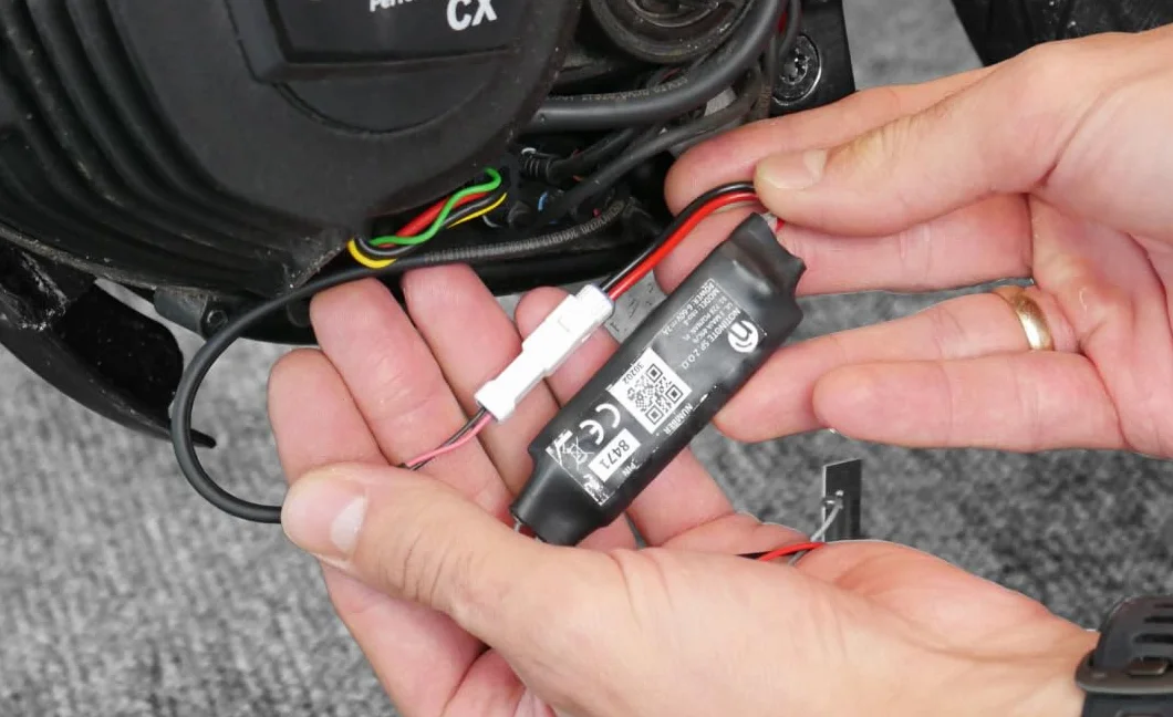 Tracker GPS dla E-rowerów, kompatybilny z silnikami SHIMANO | Alarm antykradzieżowy bez subskrypcji | Monitorowanie lokalizacji w czasie rzeczywistym, geofencing | Wyprodukowany w Europie