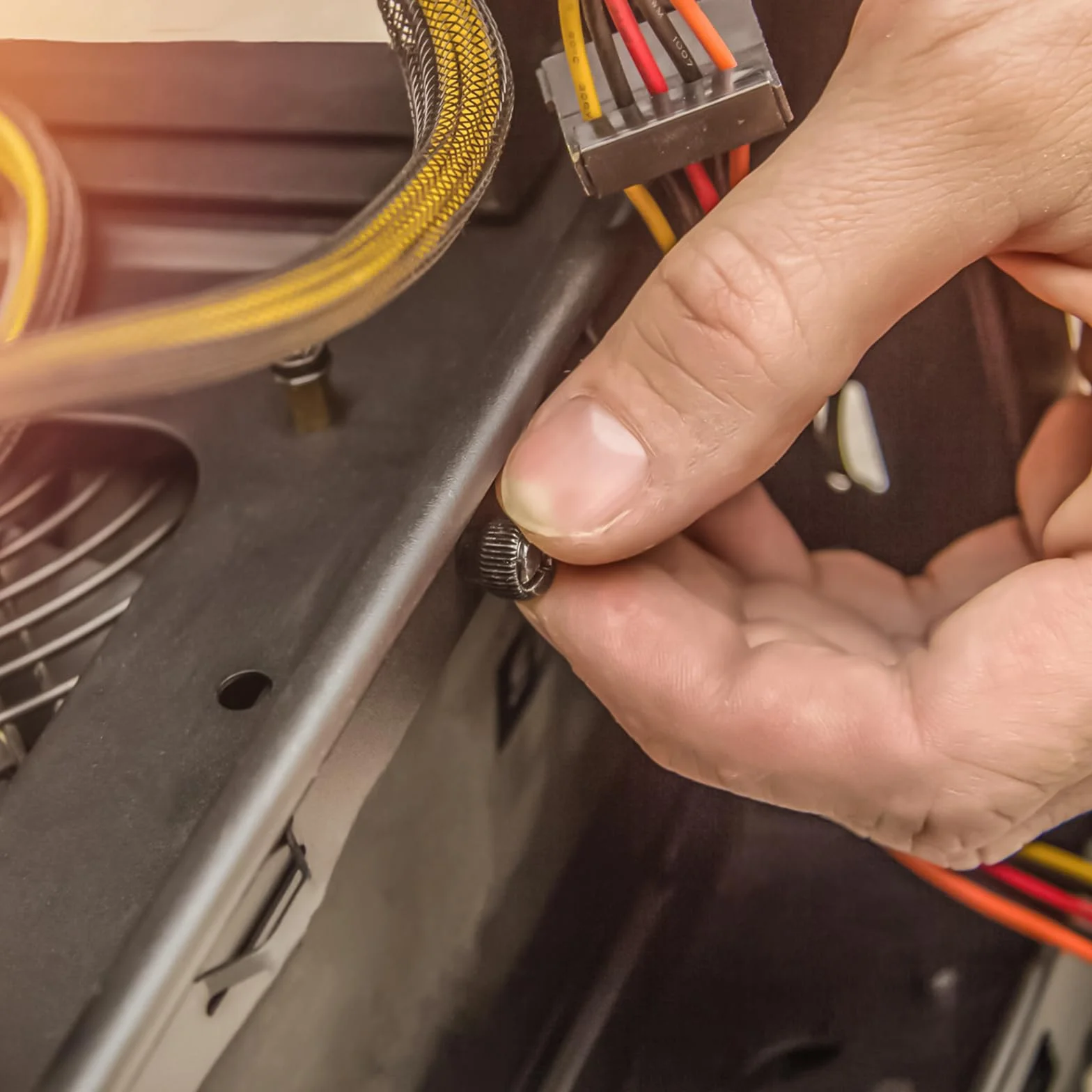 YOKIVE 30 szt. śrub dystansowych M3, mosiężne sześciokątne elementy dystansowe do PCB, 9 mm + 3 mm, złoty odcień