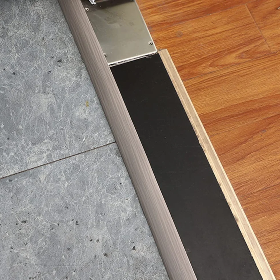 Samoprzylepny pasek przejściowy PVC 200 cm x 5 cm, gumowy pasek progowy, płaska listwa ochronna szara