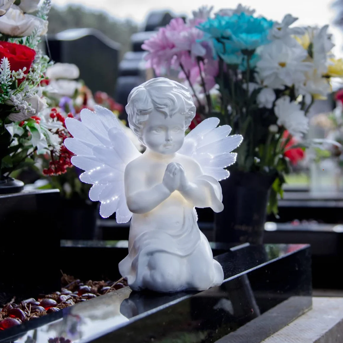 GardenKraft 12680 Zasilane energią słoneczną LED Angel Light Cherub ze skrzydłami światłowodowymi ciepłe białe diody LED