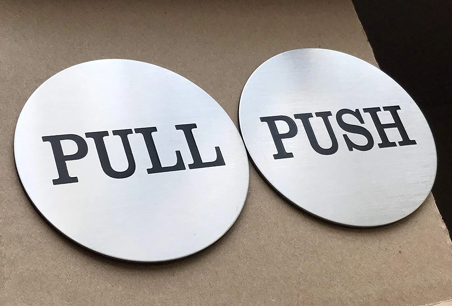 Okrągłe znaki do drzwi Push Pull 5 cm stal nierdzewna 304 szczotkowane srebro 2 sztuki