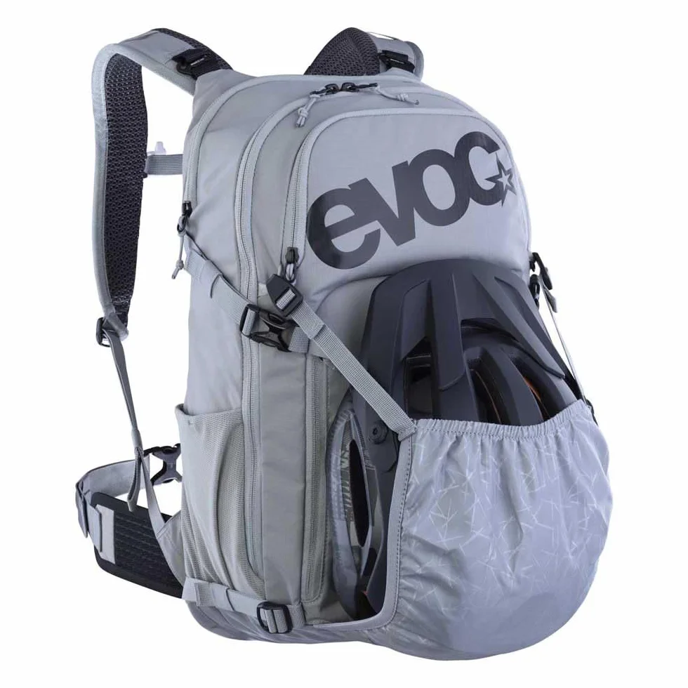 EVOC STAGE 18, plecak (regulowane paski naramienne z BRACE LINK, AIR FLOW CONTACT SYSTEM, z kieszenią na bukłak, kieszenią na narzędzia i paskami kompresyjnymi, jeden rozmiar)