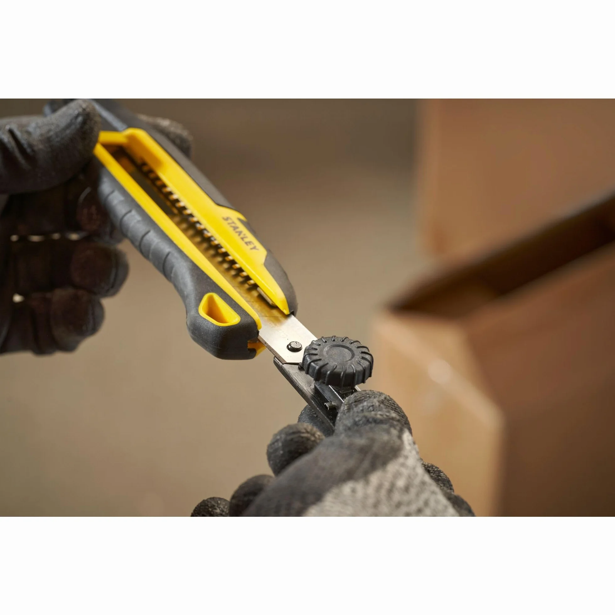 STANLEY Nóż do cięcia 18 mm STHT10500-0