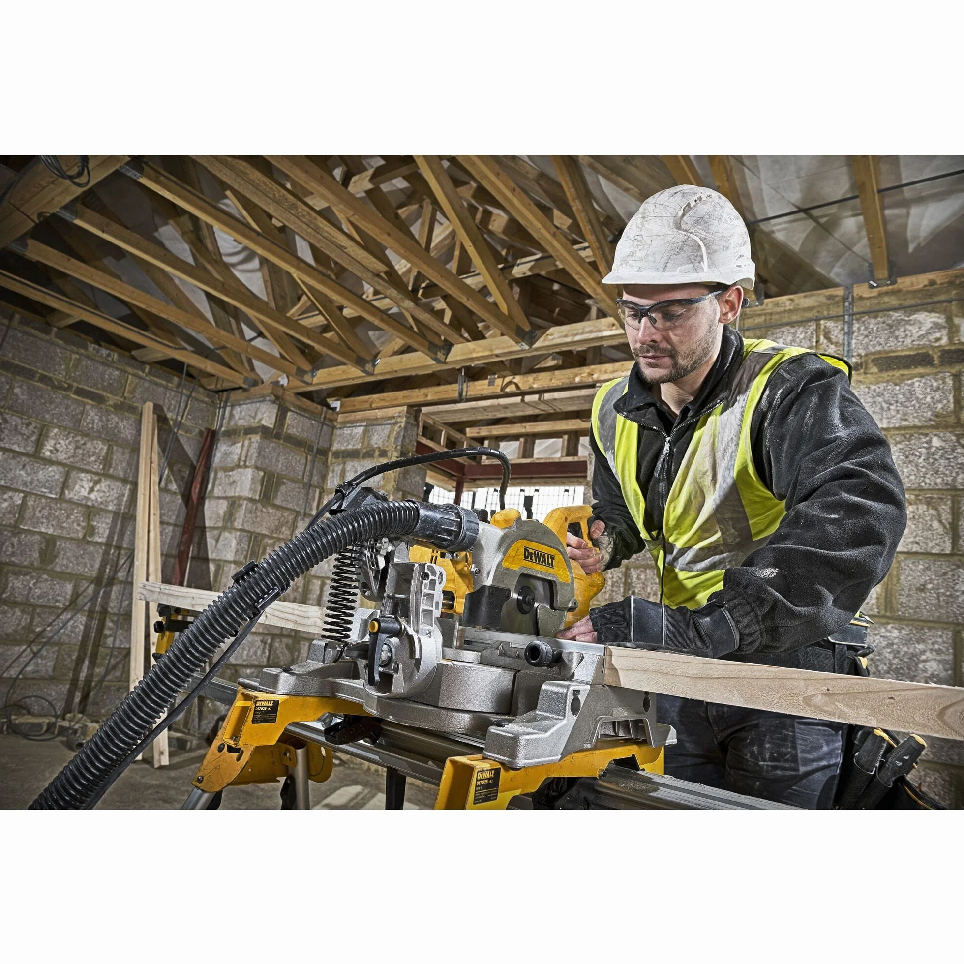 DEWALT Ingletadora telescópica 1800W ø216mm XPS