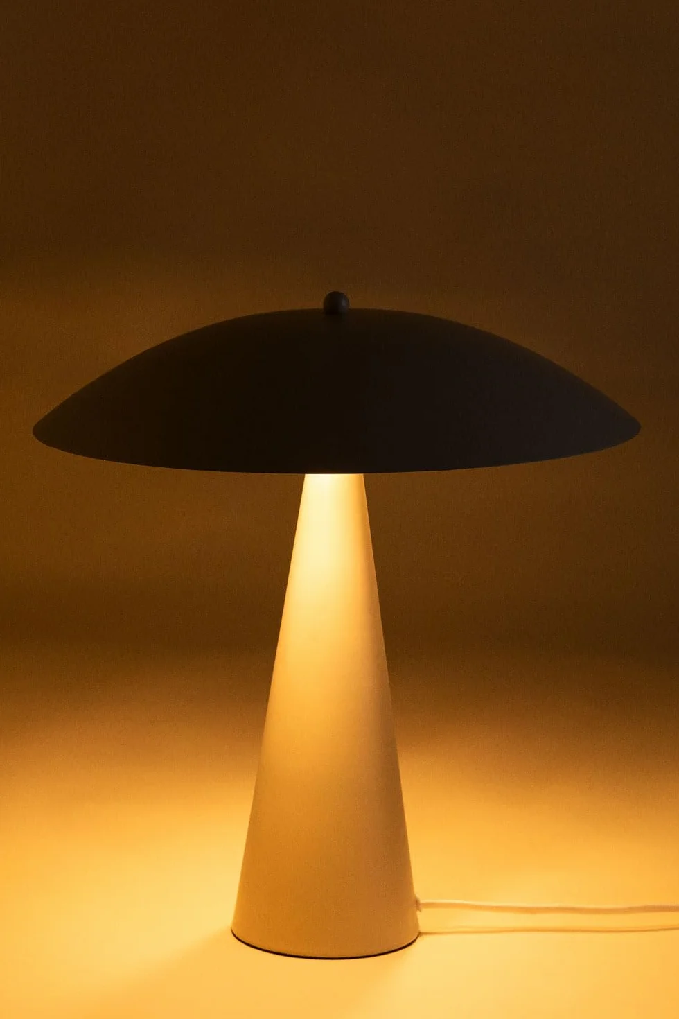 SKLUM Metalowa lampa stołowa Irune