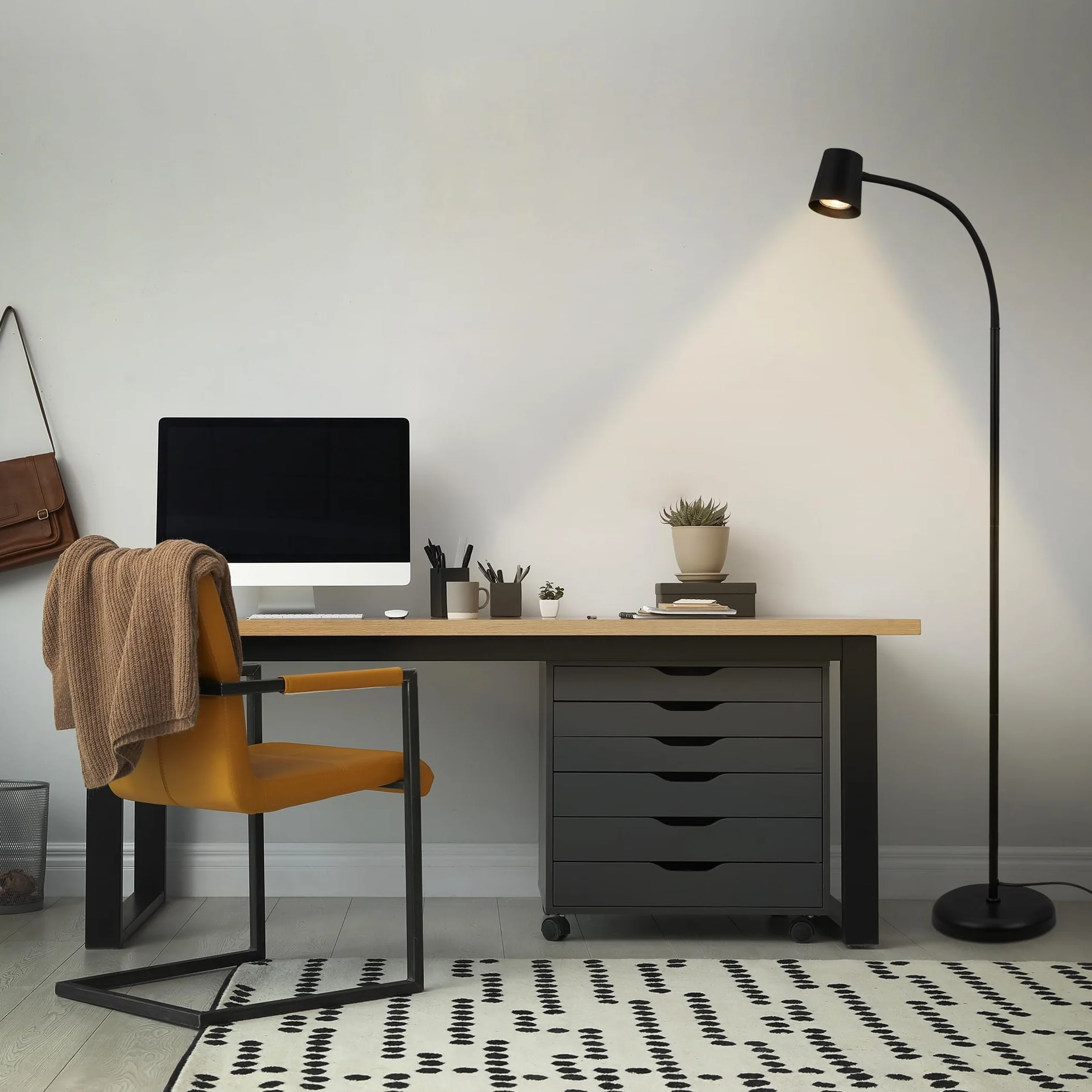 Lampa stojąca metalowa GU10 9W regulowana głowica włącznik nożny IP20