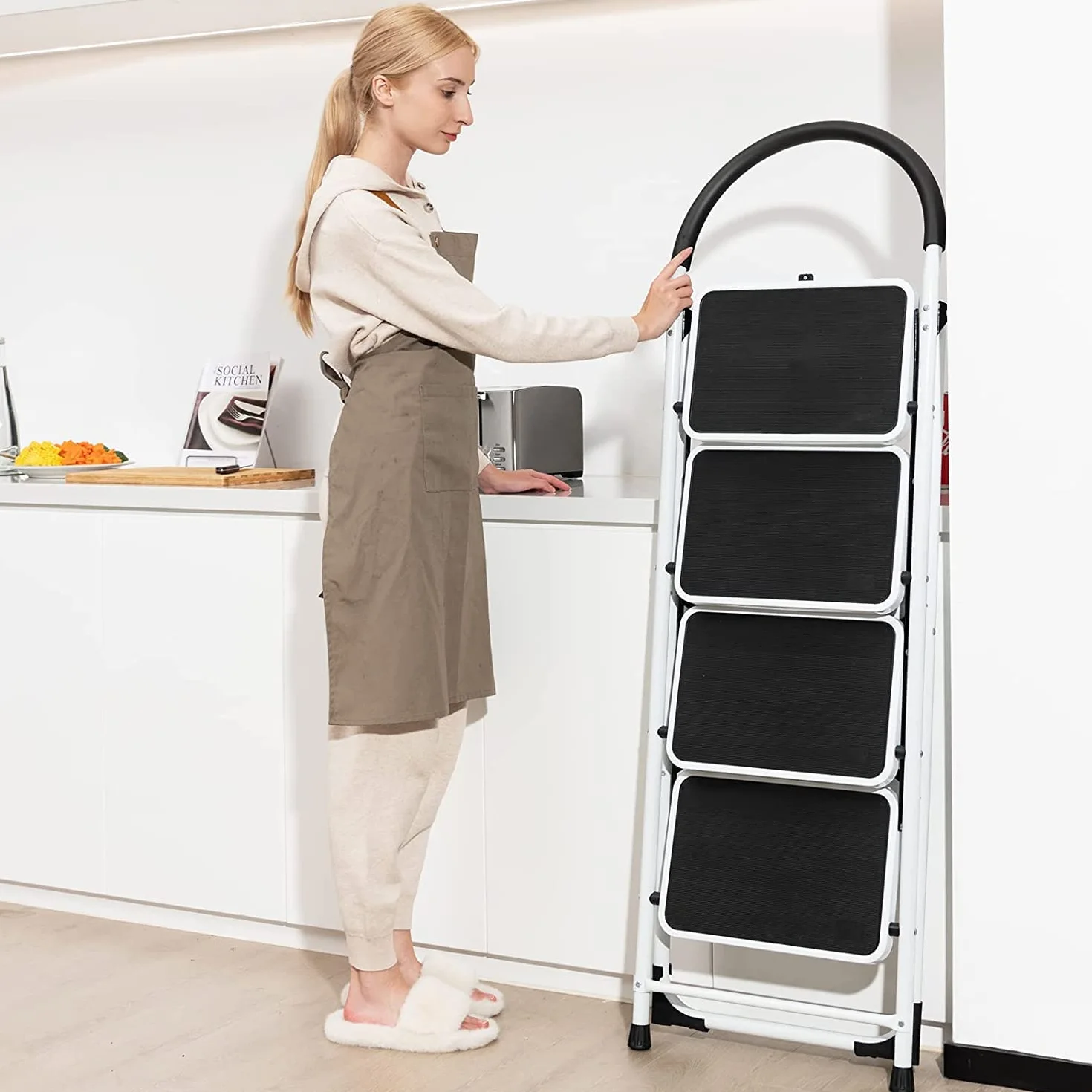 COSTWAY Drabina stojąca, 4-stopniowa, składana drabina, udźwig do 150 kg, składany podnóżek, z poręczą i antypoślizgową platformą, drabina domowa do domu, biura, garażu, czarna