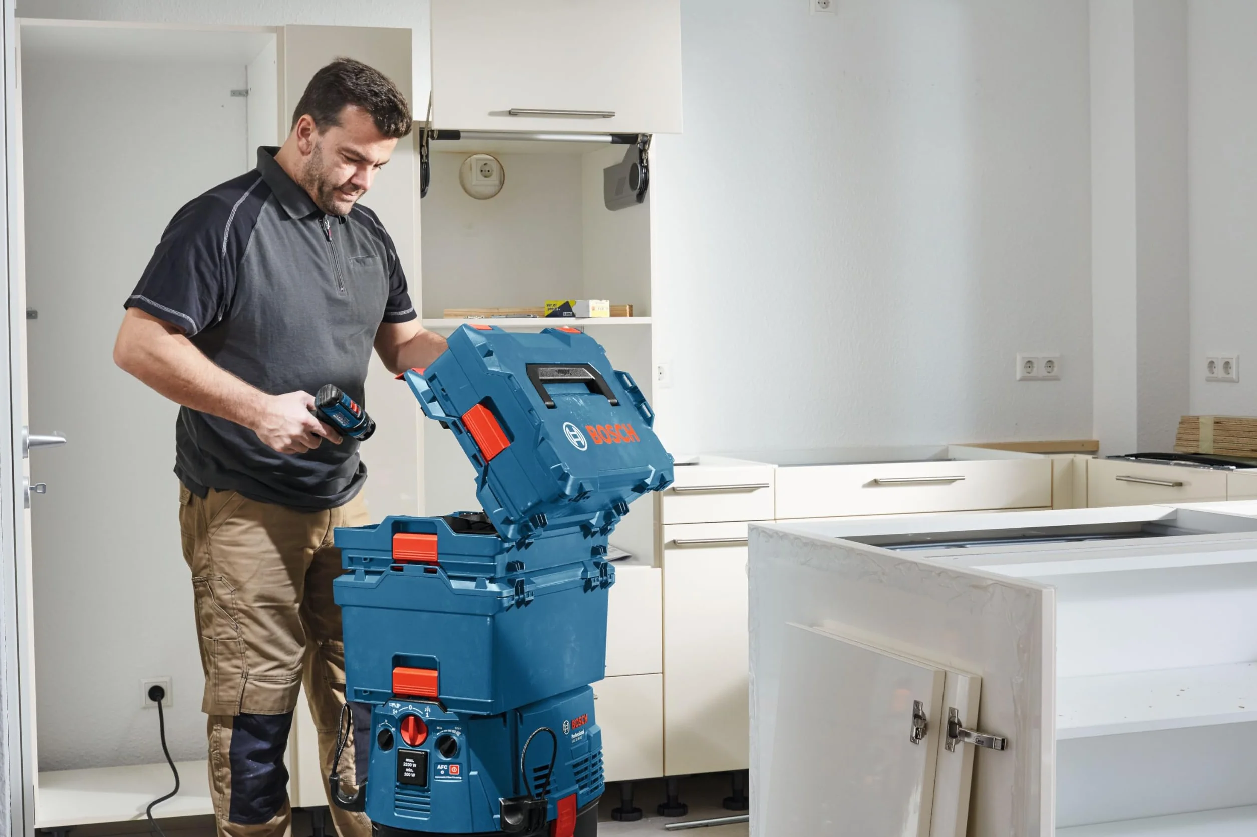 Bosch Professional L-BOXX walizka z 13-częściowym zestawem pojemników