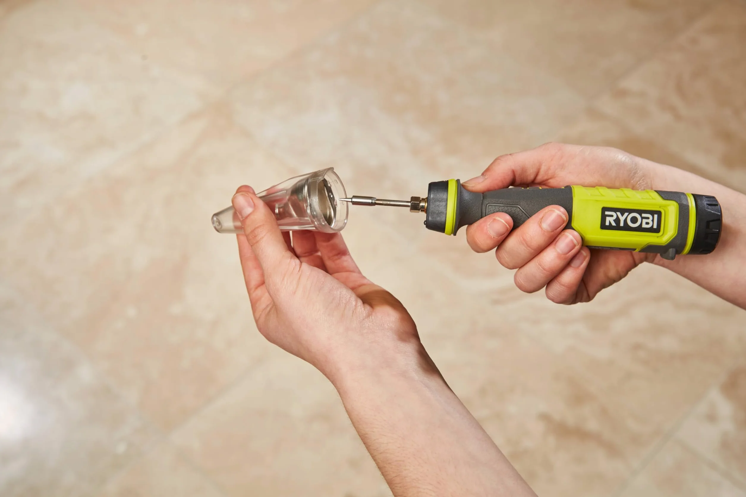 RYOBI Lutownica litowa 4V USB 480° RSI4-0