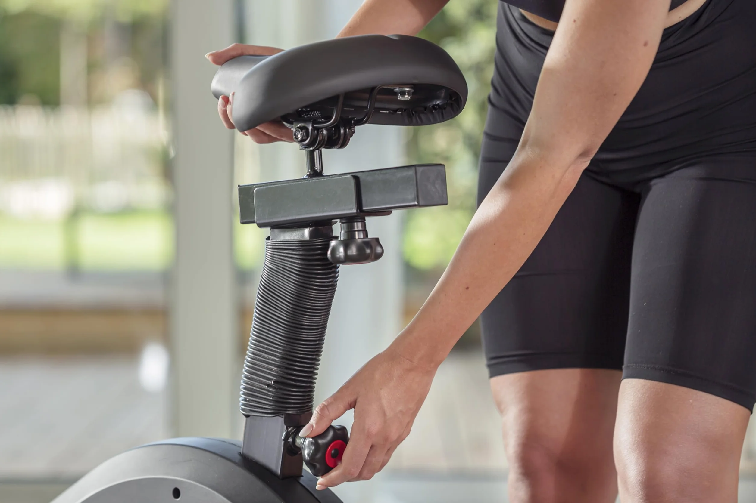 Christopeit AX 6500 trenażer domowy, hybrydowy 2 w 1 – elastyczny trenażer crossowy i domowy z 10-stopniowym oporem, wyświetlaczem LCD, czujnikami tętna i uchwytem na tablet
