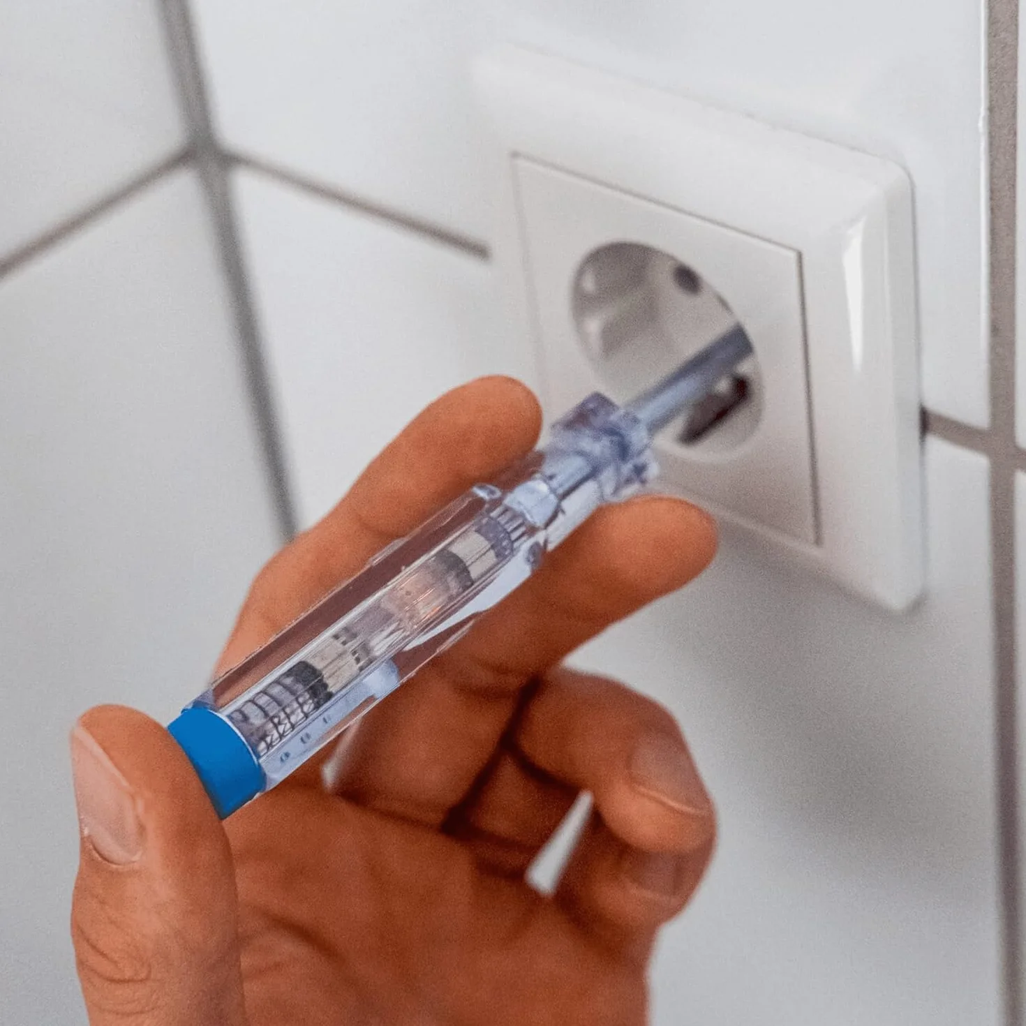 HAZET 839-1 I 220-250 V, tester prądu z wkrętakiem płaskim do gniazd wtykowych, gniazd budowlanych i zacisków lustrzanych, szerokość między płaskownikami 0,5 x 2,8 mm