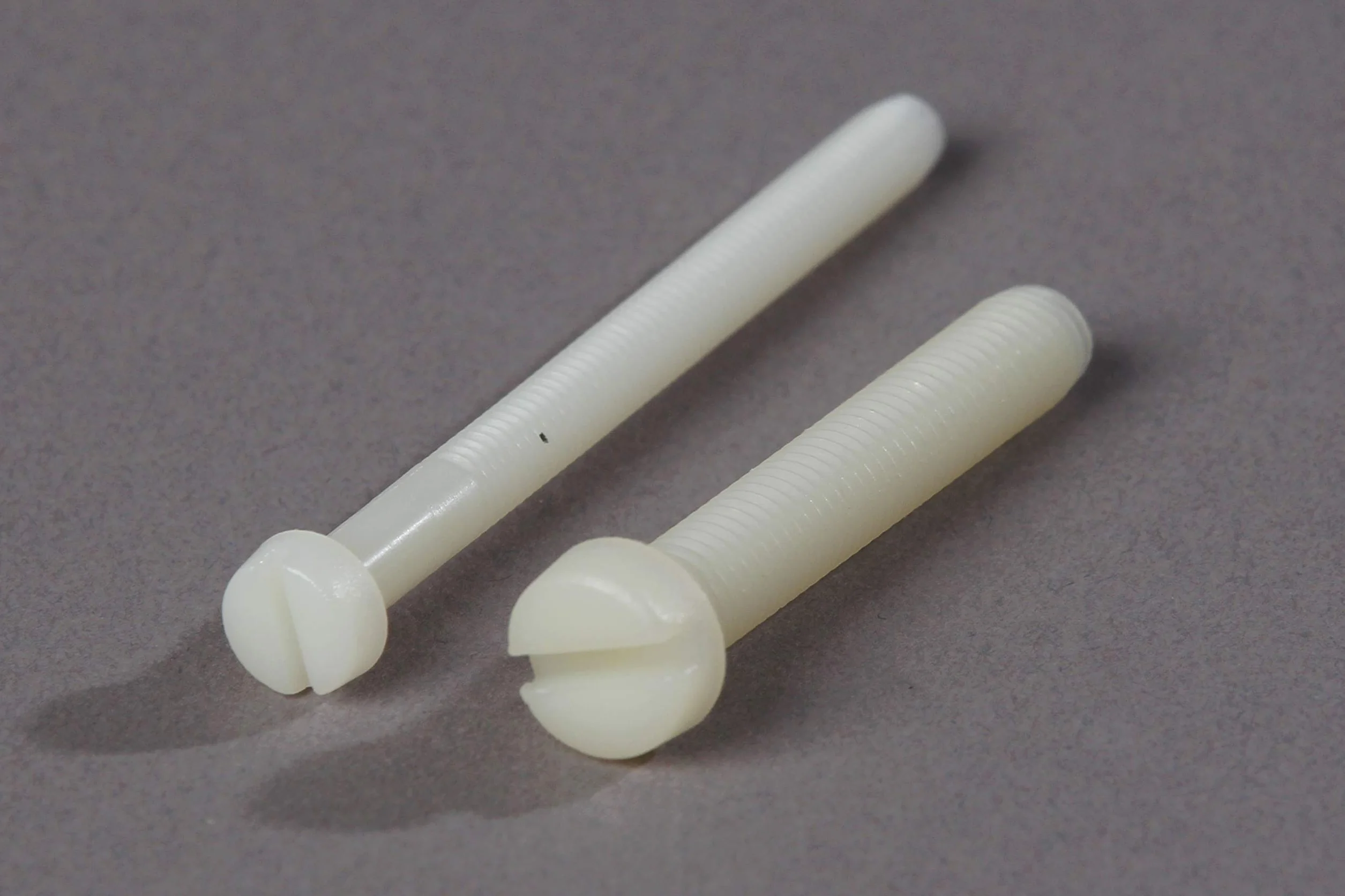 Śruby z łbem walcowym M5 50 mm DIN 84 ISO 1207 nylon poliamid