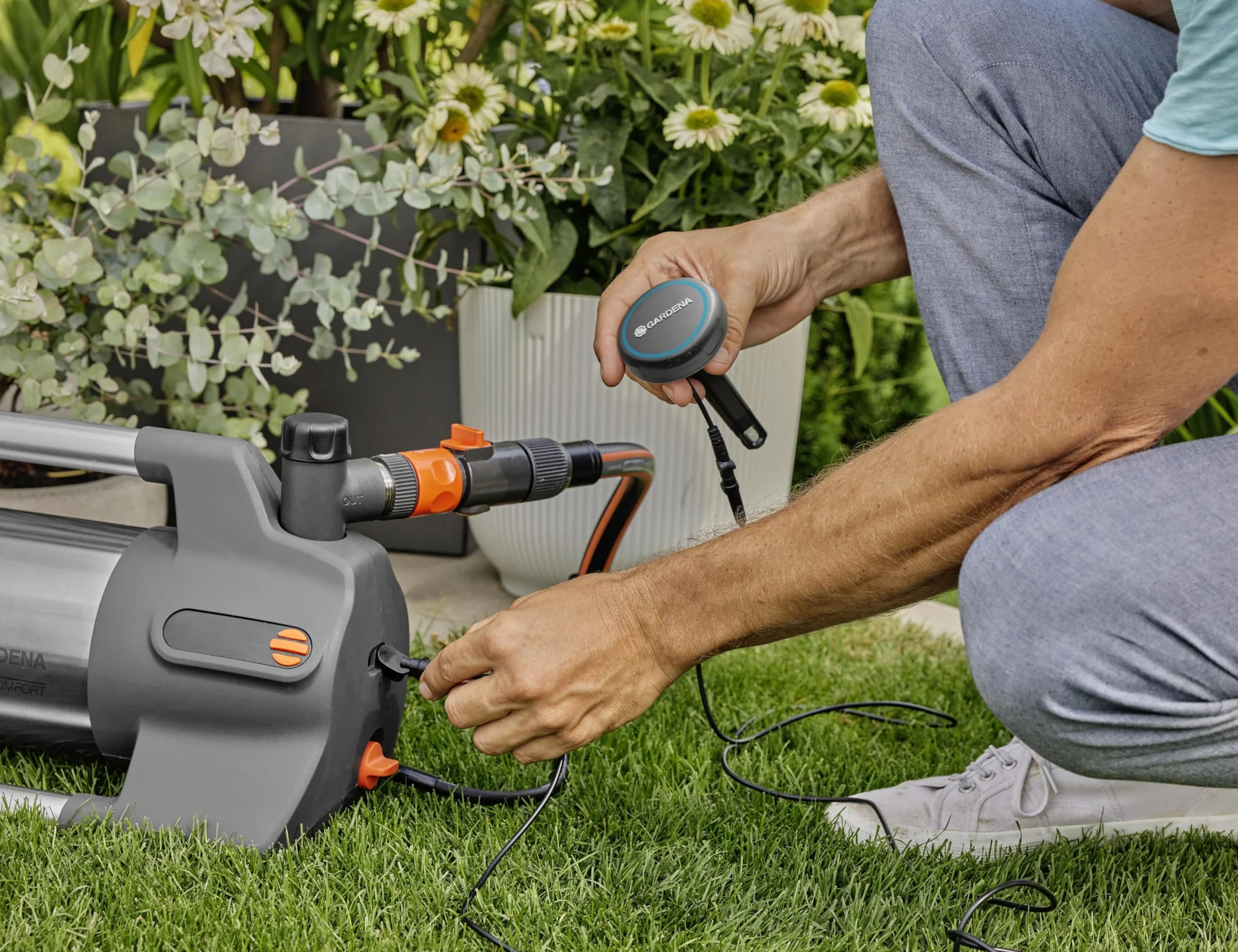 Gardena pompa ogrodowa 6300 SilentComfort: Cicha pompa nawadniająca sterowana przez aplikację, tłoczenie 6300 l/h, zabezp. przed pracą na sucho, stal nierdzew., energoosz. i wodoszcz. (9058-20)