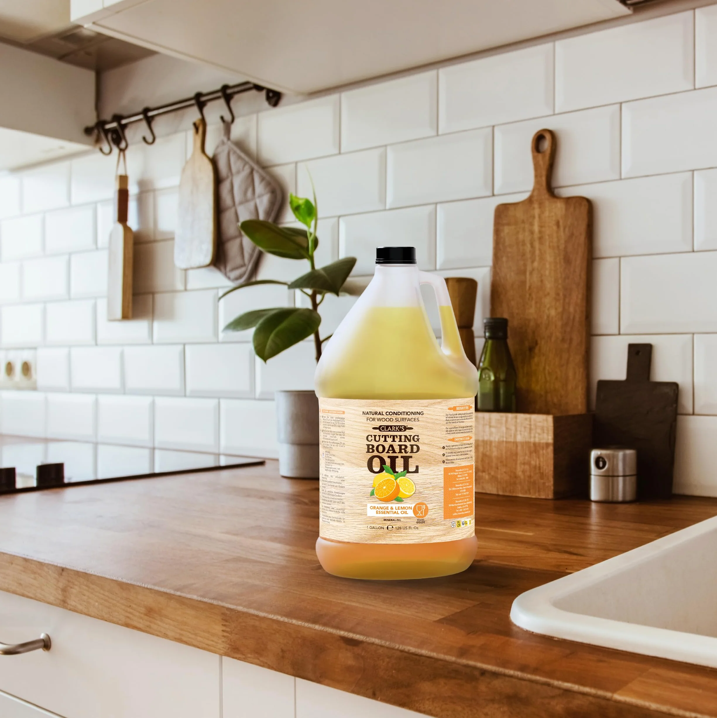 Butcher Block Oil (1 galon) firmy CLARK'S | Food Grade Cutting Board Mineral Oil & Conditioner | Chef - Woodworker - Restaurant Gallon Size