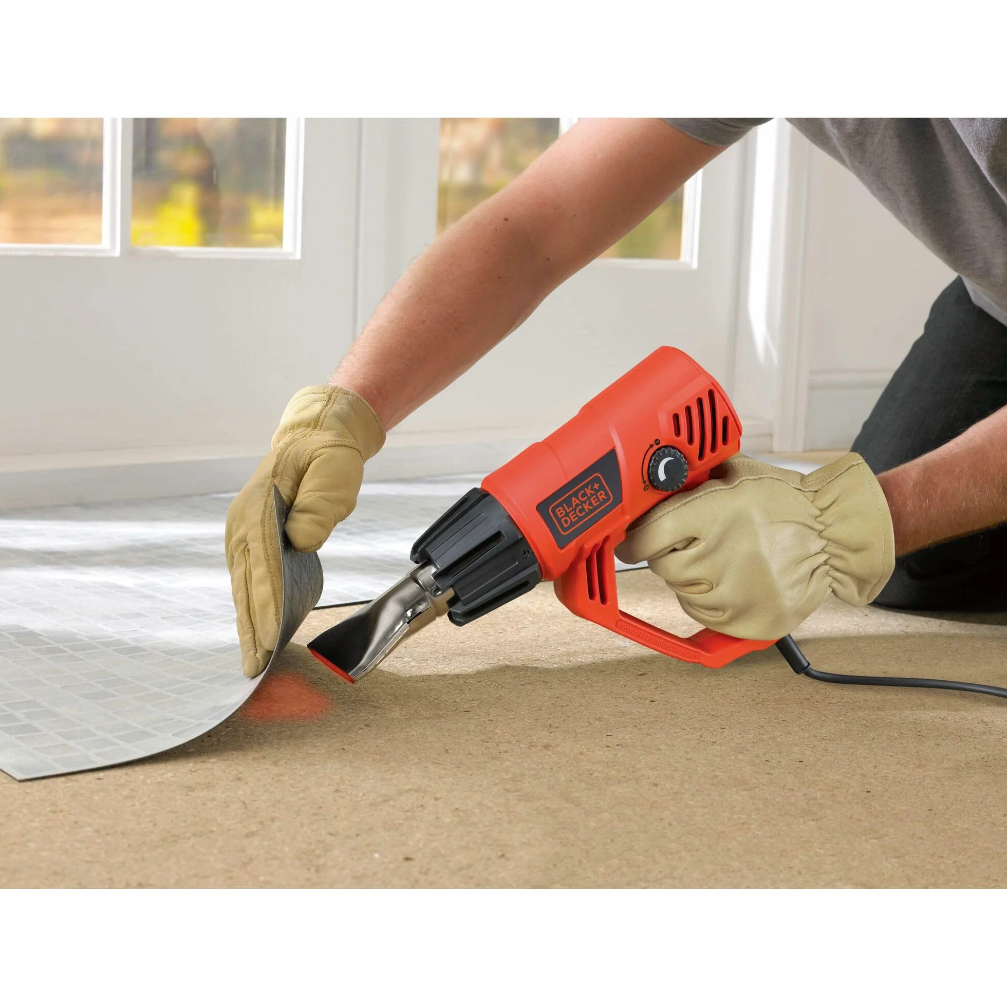 BLACK & DECKER Wytrzymały Decapador térmico 2000W, temperatura 50-450/90-600°C, 5 akcesoriów