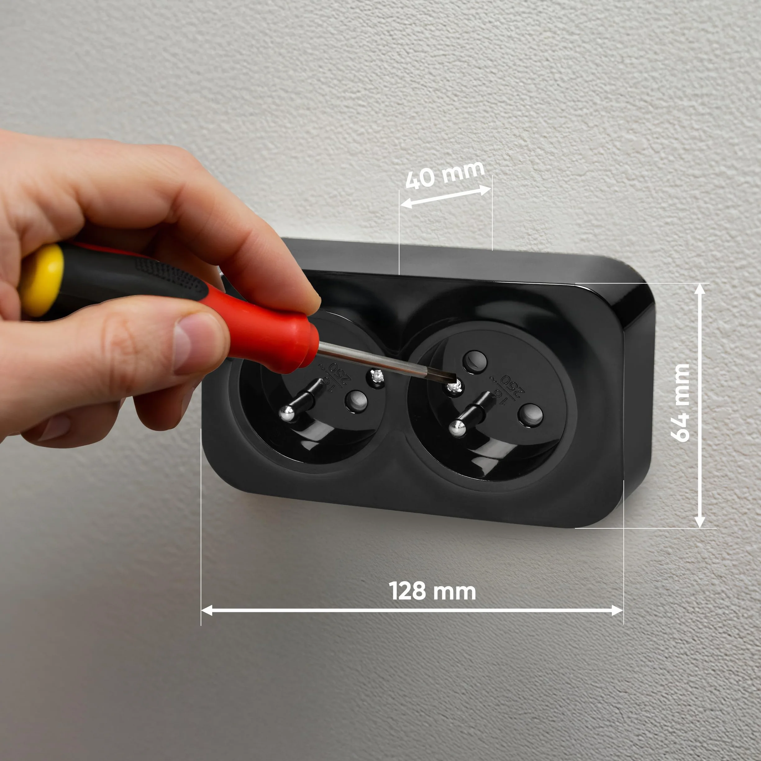 Gniazdo Elektryczne 2P+Z Podwójne Gniazdo Natykowe do Bezpiecznego i Niezawodnego Użytkowania Kolor Czarny 16A/230VAC /IP20 (gniazdo podwójne)