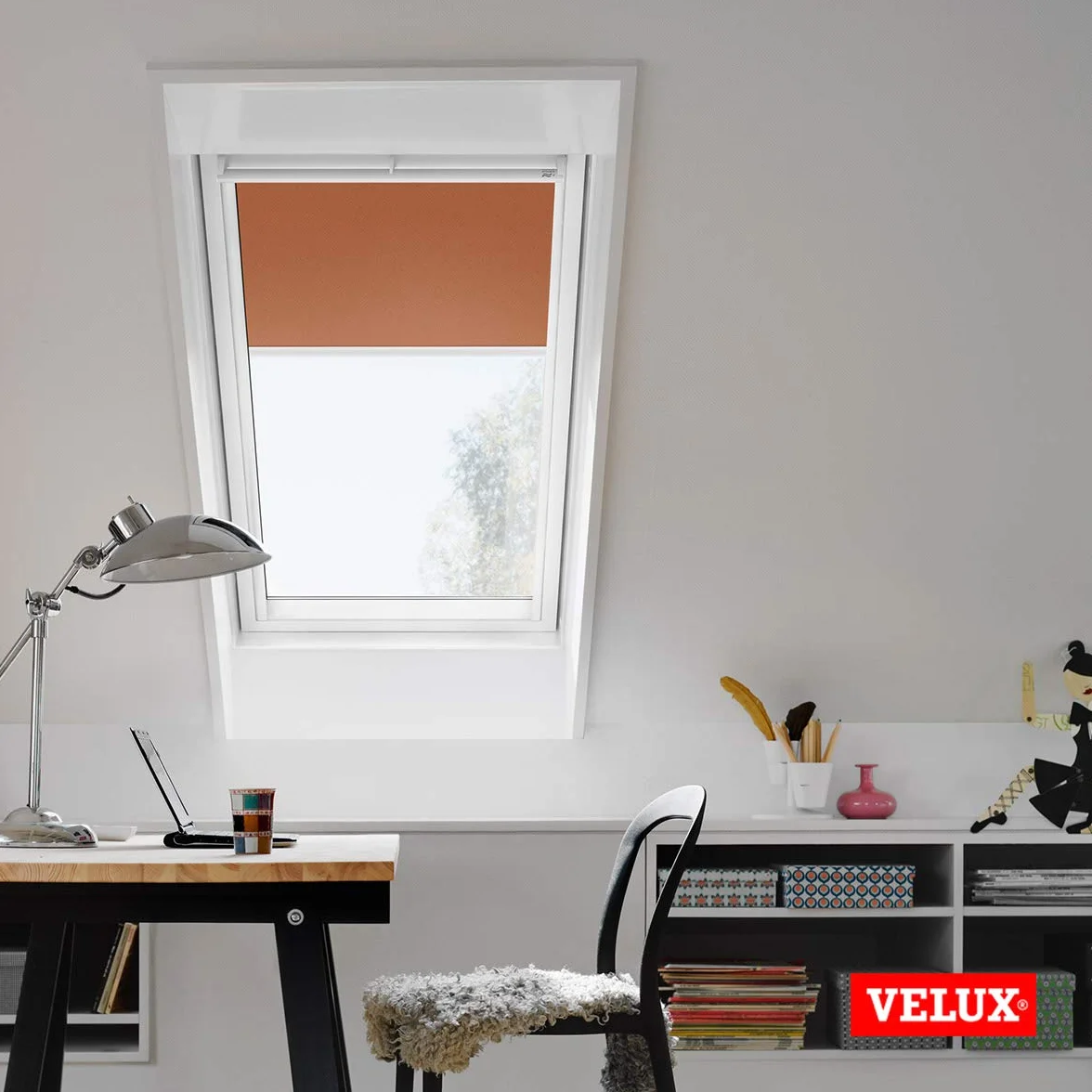 VELUX Oryginalna roleta zaciemniająca MK06 szara z białą szyną prowadzącą